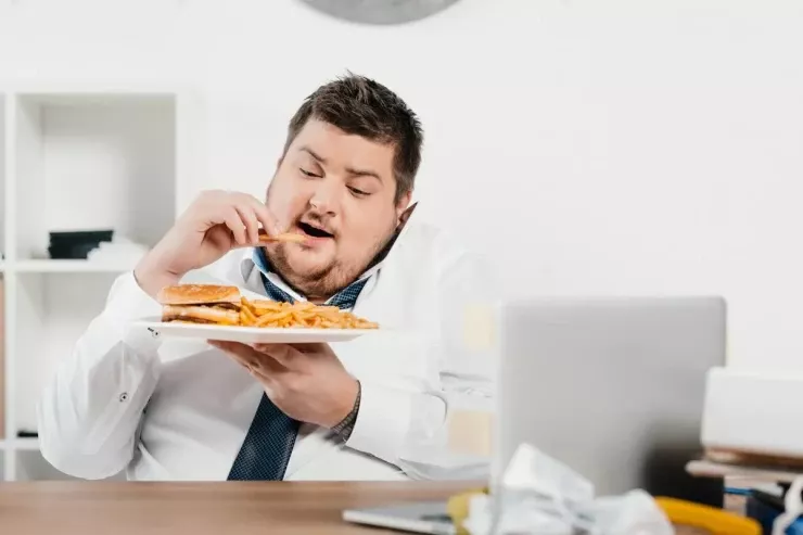 50 yaşa qədər insanlarda xərçəng:  xəstəliyin artmasının ən çox yayılmış SƏBƏBİ 