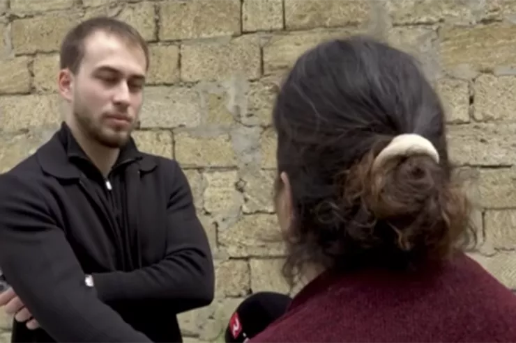 "Evdən qaçırdı"  - Hamamda oğlanla zəhərlənən 14 yaşlı qızın ANASI DANIŞDI 