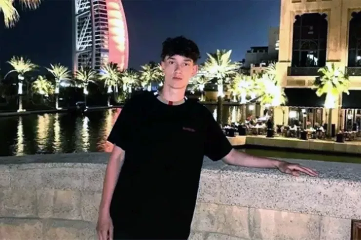 19 yaşlı hokkeyçi sevgilisi ilə   görüş zamanı öldü