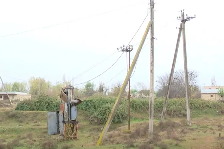 Cəlilabadda elektrik xətti qırıldı,  kəndli 4 min ziyana düşdü