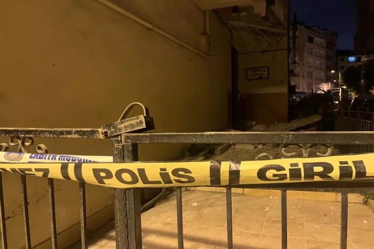 İstanbulda bina uçdub, sakinlər qaçıb canlarını qurtardılar  -FOTO 