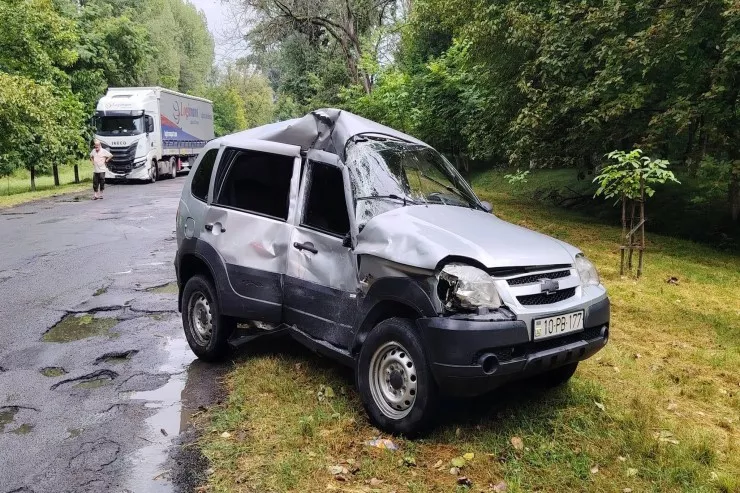 Zaqatalada TIR nazirliyin xidməti maşınını  vurub aşırdı, yaralananlar var - YENİLƏNİB 