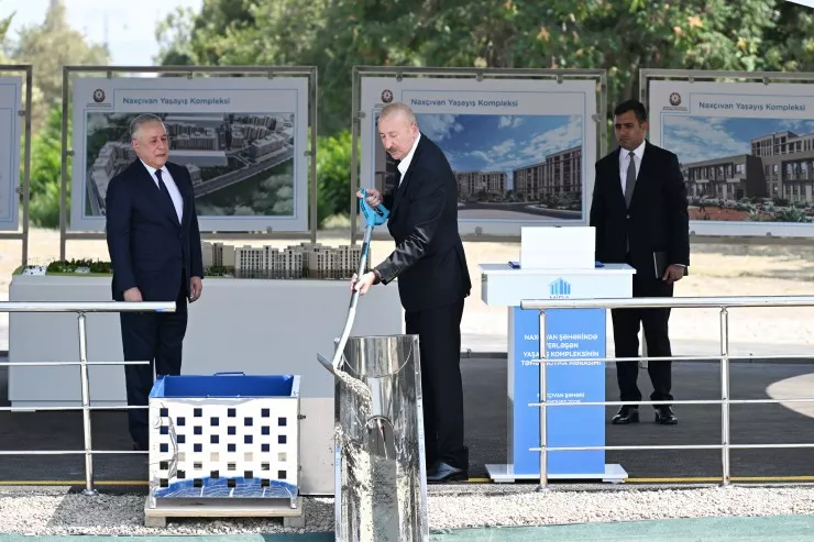 Prezident Naxçıvan sosial evlər  kompleksinin təməlini qoydu