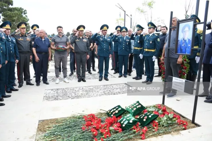 Abbasəli Novruzov dəfn edildi:  yasa generallar gəldi - FOTOLENT  - YENİLƏNİB 