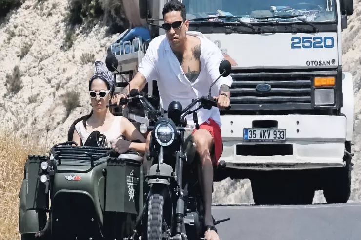 Məşhur müğənni yol hərəkəti qaydalarını pozdu  