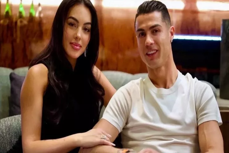 Həmin gün satıcı kimi  rəfiqəsini əvəzləmişdi - Ronaldo  Rodriqeslə tanışlığından   danışdı