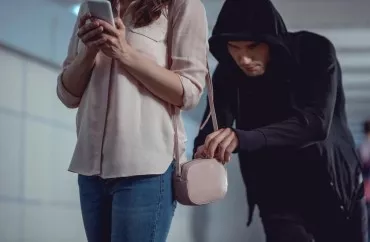 Telefon oğurlananda  özü kilidlənəcək - Androiddə bu funksiyaları aktiv edin 