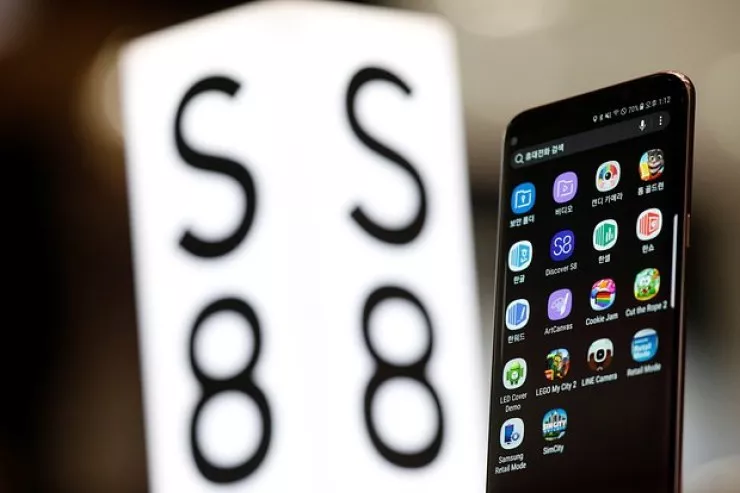Samsung 10 il əvvəl buraxdığı telefonları yenilədi 