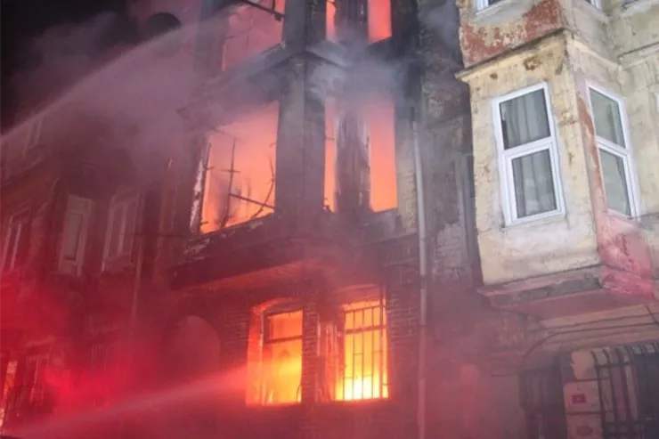 Bakıda binada YANĞIN 
