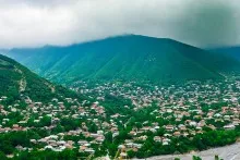 Şəkidə dağa qalxan xarici turisti itlər parçaladı - VİDEO 