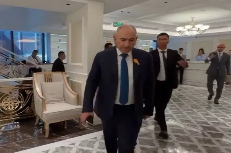Paşinyan İlham Əliyevlə görüşə belə gəldi - VİDEO 