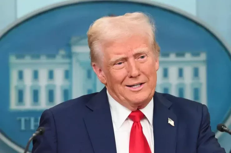 Tramp hansı qlobal institutları  "məhv edib?"