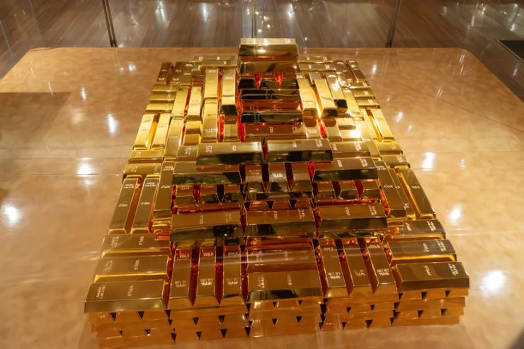 Qızılın qiyməti 4 700 dollardan aşağı düşdü