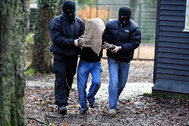  Adam oğurluğunda   təqsirləndirilənin MƏHKƏMƏSİ - "Onu  diziüstə   oturdub..."