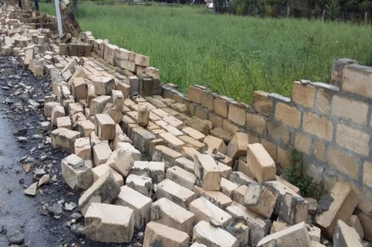 Bakıda külək hasarı uçurdu, ölən var - YENİLƏNİB 