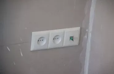 Yataq otağındakı elektrik "rozetkalarının"  narahatedici olmasının  SƏBƏBİ 