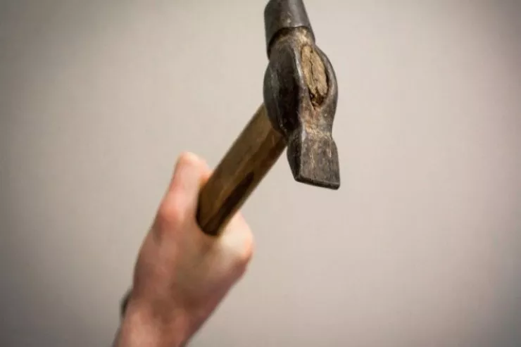 72 yaşlı kişi çəkiclə 5 nəfəri  öldürdü - DƏHŞƏT