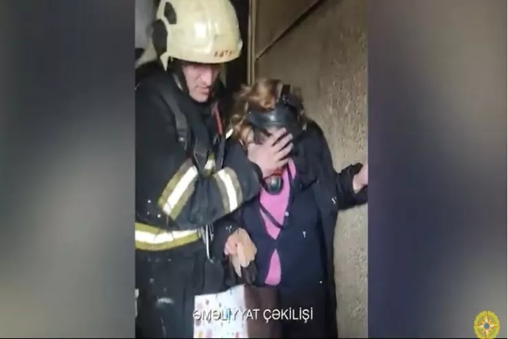 Binada YANĞIN:  sakinlər təxliyə olundu - VİDEO 