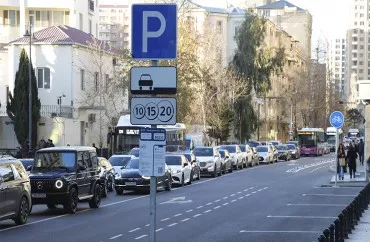Ödənişli parklanma yerində...