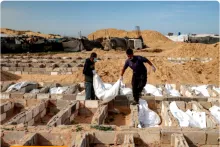 Qəzzada müvəqqəti  qəbir yerləri:  onları hələ bir də dəfn edəcəklər