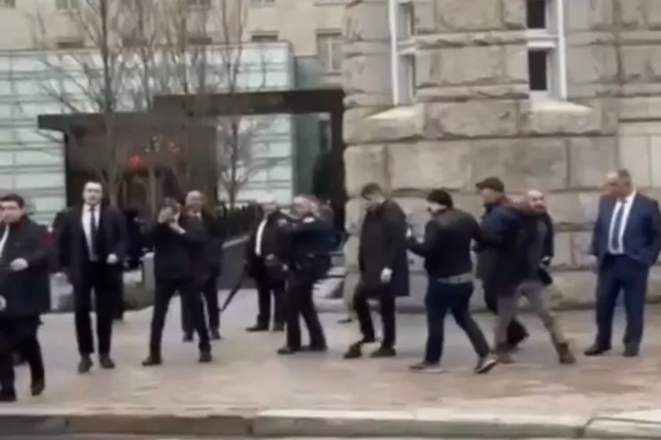 Azərbaycanın ABŞ-dakı səfirliyi: Etirazçılar Prezident avtomobilinə yönəlik hücum aktları həyata keçiriblər