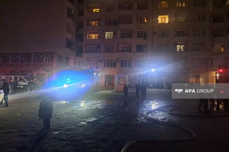 Nərimanovda bina yandı , sakinlər təxliyə edildi