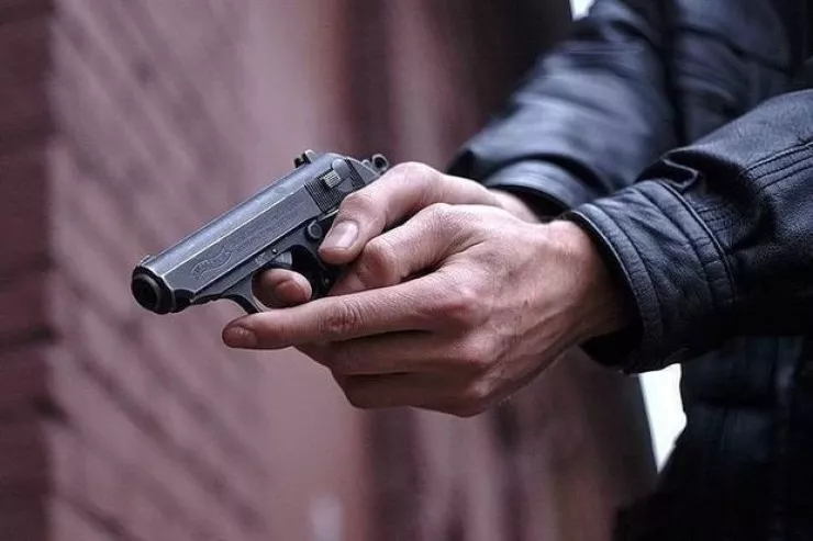 İftar vaxtı evə silahlı BASQIN:  ata-ana öldü, azyaşlı qız yaralandı