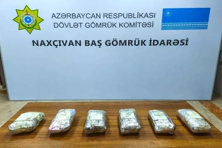 İrandan Türkiyəyə aparılan 5 kilodan  çox narkotik  aparırdılar, Azərbaycanda yaxalandılar