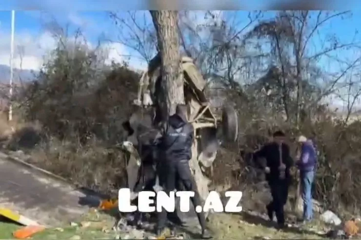 Şəkidə DƏHŞƏT:  sürücü bu qəzadan sağ çıxdı - ŞOK VİDEO 