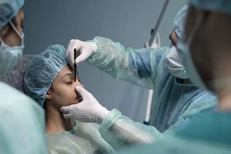 Azərbaycanda neçə həkimə plastik əməliyyat etməyə icazə verilib? - Nazir AÇIQLADI 