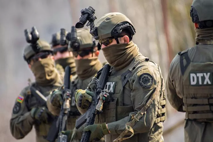 Dövlətə xəyanətdə təqsirləndirilən şəxs HAKİM QARŞISINDA 