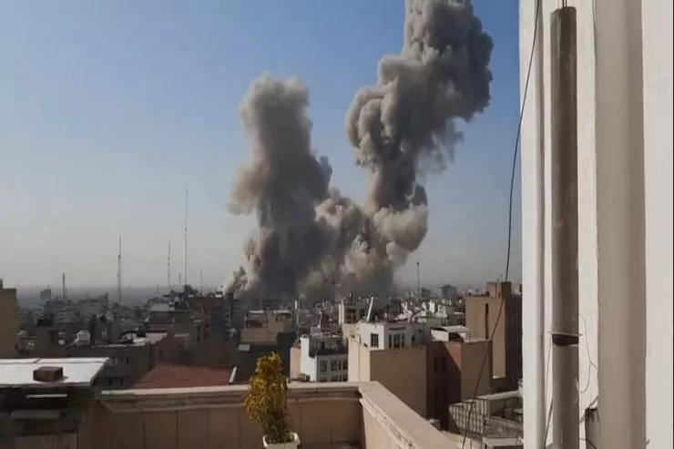 Xameneinin iqamətgahı belə vuruldu - VİDEO 