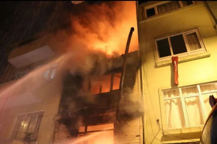 Bakıda yaşayış binasında YANĞIN:  1 nəfər tüstüdən zəhərləndi 