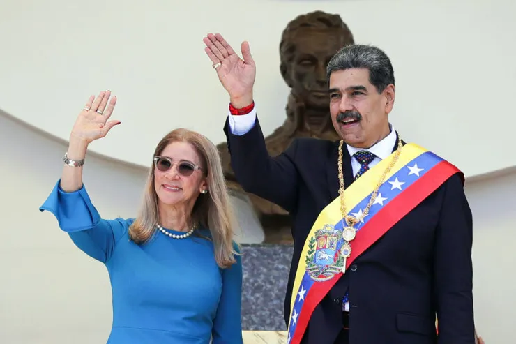 Yataqdan sürüyüb çıxarıblar  - Maduro və arvadı yatdıqları yerdə  TUTULUB