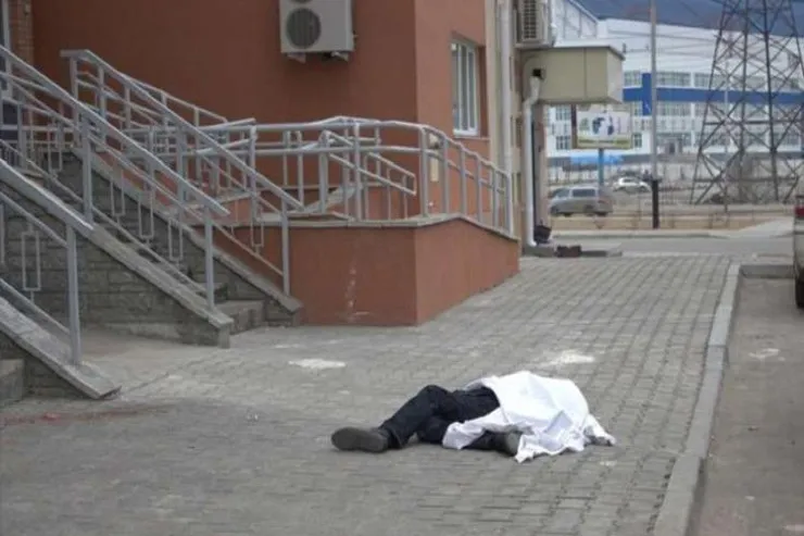 Kişi evin damından yıxılıb öldü - BAKIDA FACİƏ 