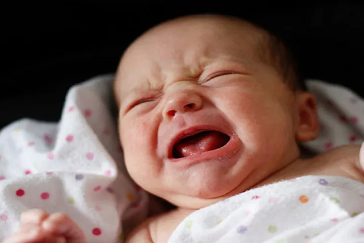 1 yaşlı uşağı ağladığı üçün  öldürdü