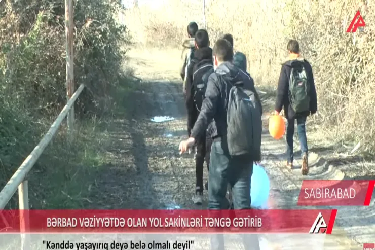 Sabirabadlı şagirdlərin palçıqlı  məktəb yolları -VİDEO 