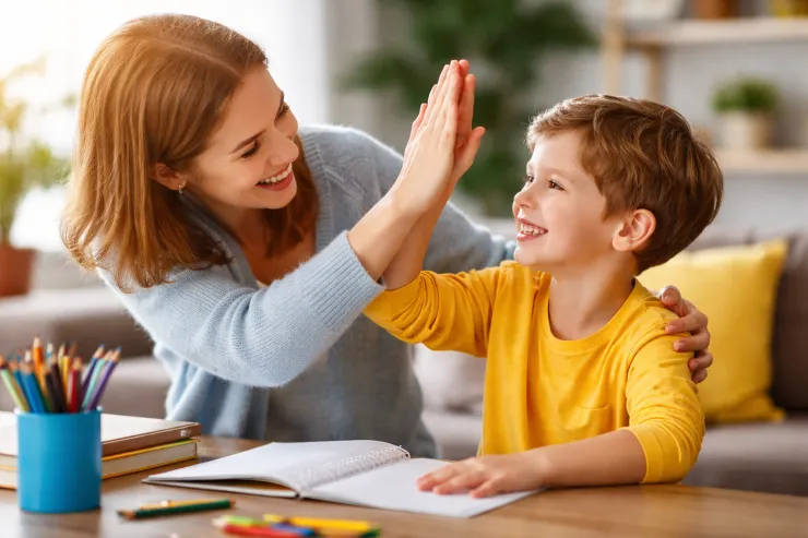 Uşaqları nə vaxt tərifləmək lazımdır: düzgün tərbiyənin sirri 