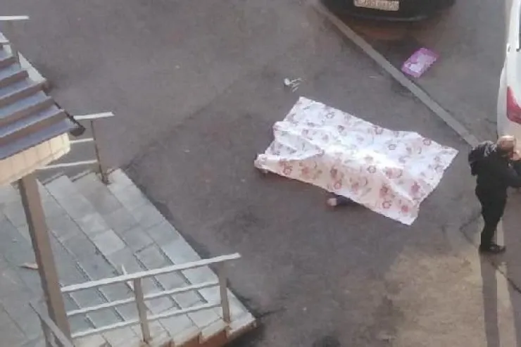 Rusiyalı jurnalist  Fransada intihar etdi 