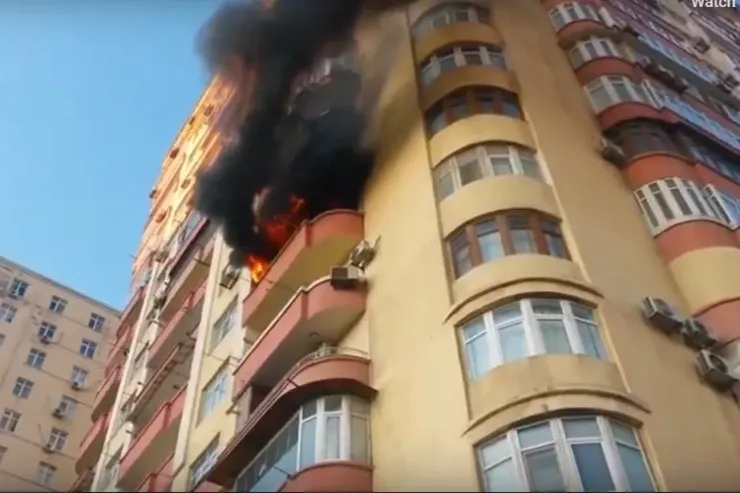 Masazırda yaşayış binasında YANĞIN:  zəhərlənən var-VİDEO 