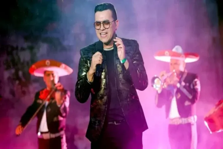 Məşhur müğənni təyyarə qəzasında  həlak oldu - yuxusu çin çıxdı