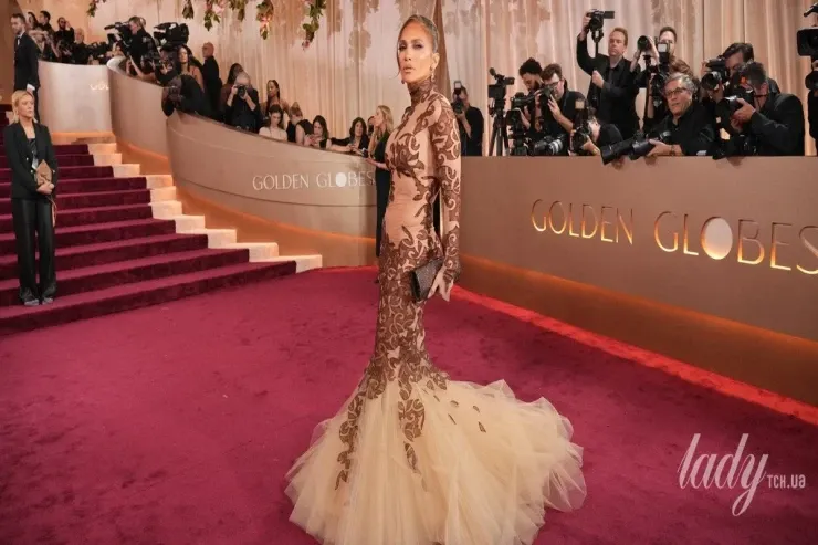 Dünya bundan çox danışacaq:  Cennifer Lopes "çılpaq" donla  heyran etdi