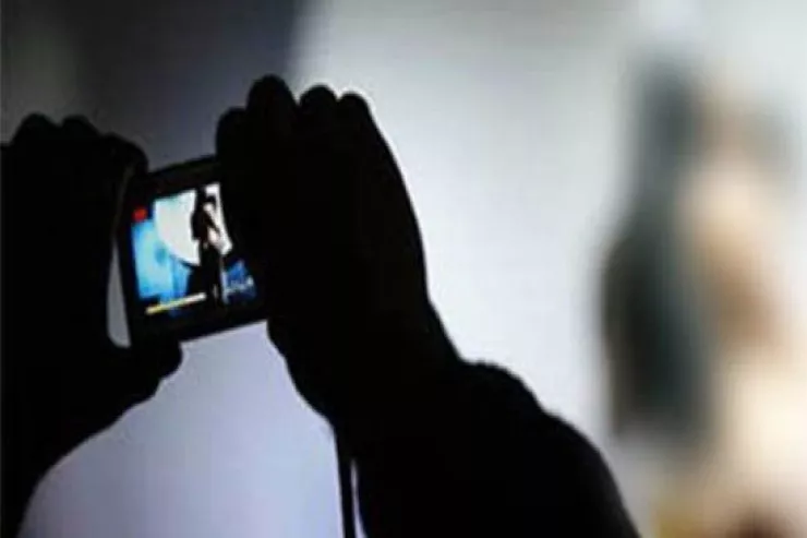 Bakıda kişini intim görüntüləri ilə şantaj edənlərə HÖKM OXUNDU 