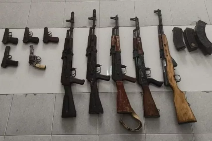 Polis xeyli silah topladı