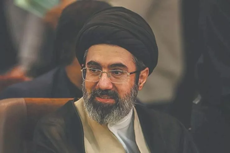 Xameneyinin oğlu 1,5 milyard  dolları gizli yollarla Dubaya köçürdü  