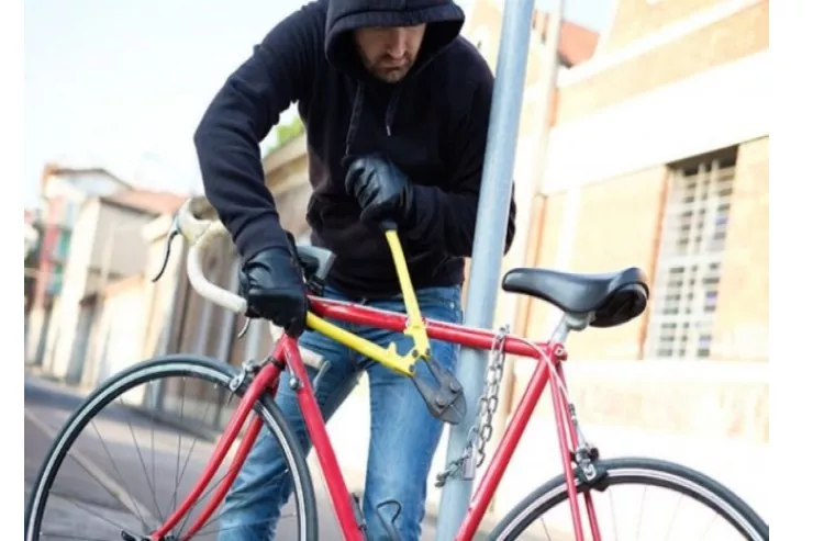 Bir gecədə 6 qonşunun  velosipedini oğurladı - BAKIDA