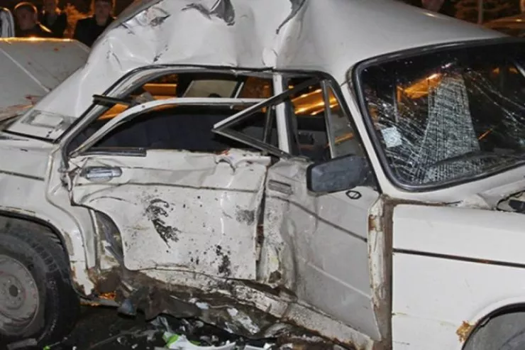 Neftçalada bir ailə  qəzaya düşdü, yeniyetmə oğul öldü 