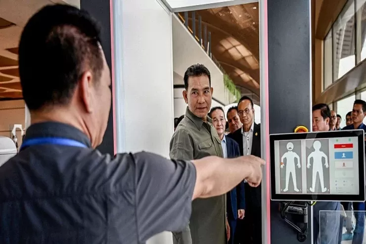 İnsanlar hava limanı skanerlərinin "gördükləri"ndən şoka düşürlər - FOTO 