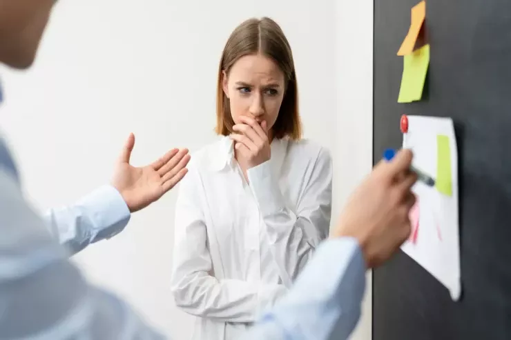 İkili mənliklə yaşamaq:  avtoritarizm psixikamıza  nə edir?