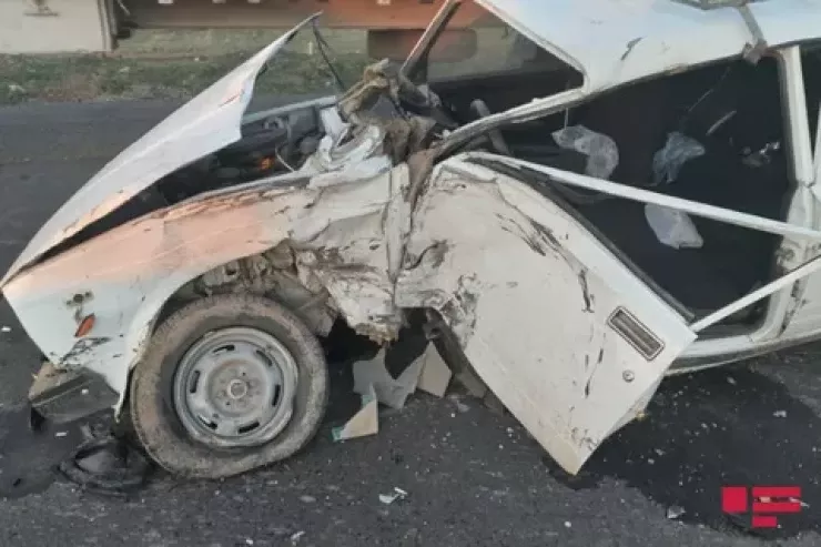 Gəncədə iki minik avtomobili toqquşdu: xəsarət alan var 